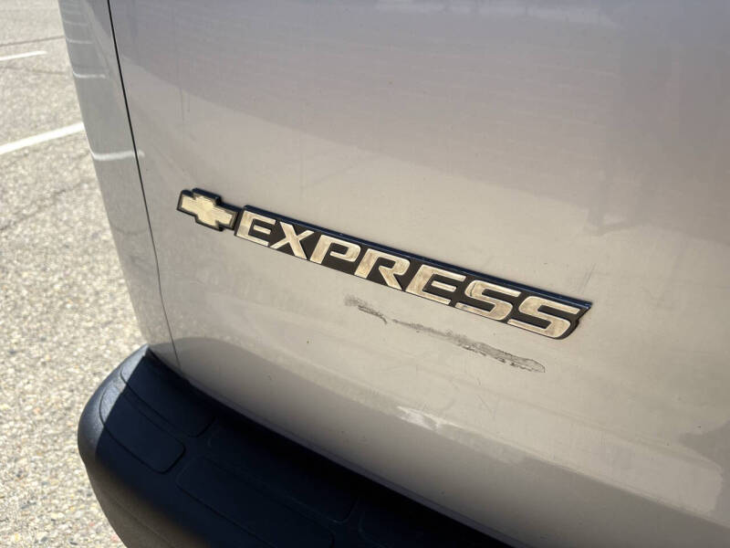 chevrolet express passenger 2014 1GNSHCF40E1149983 image chevrolet express passenger 2014 1GNSHCF40E1149983 image